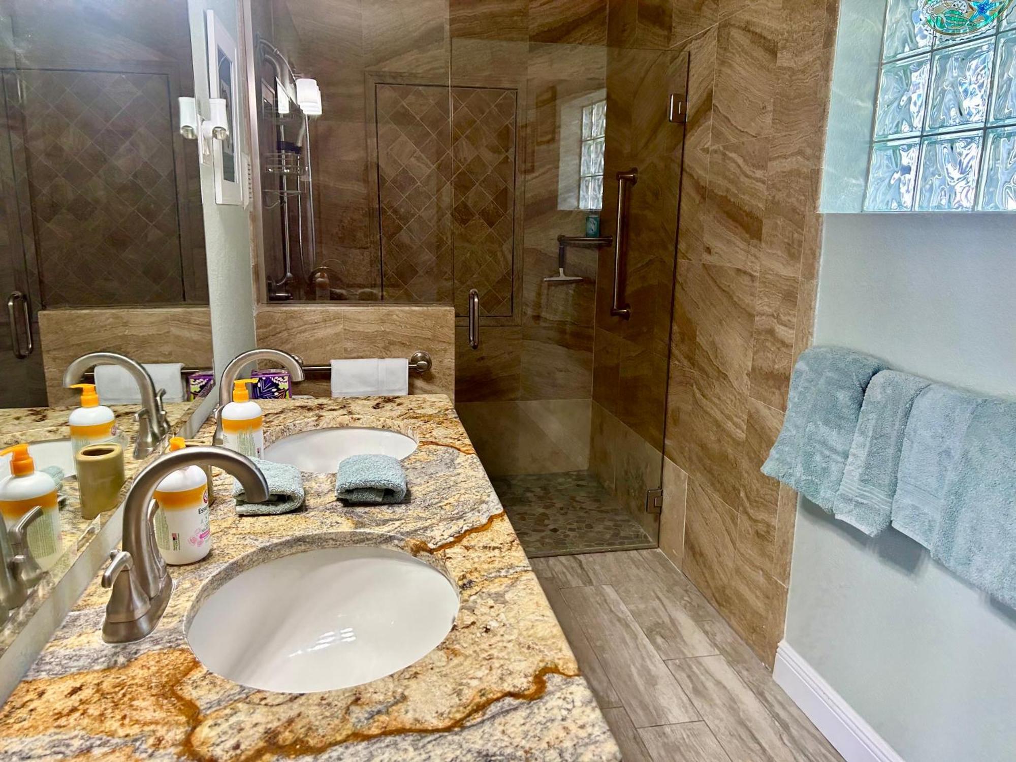 Guest Suite - Waterfront -Pool & Hot Tub- Walk To Beach Clearwater Beach Buitenkant foto